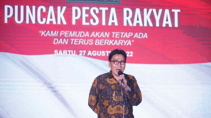 Camat Makassar, Akbar Yusuf saat memberikan kata sambutan diacara pesta rakyat di kel Bara-baraya Kecamatan Makassar, Sabtu,(27/8/22).