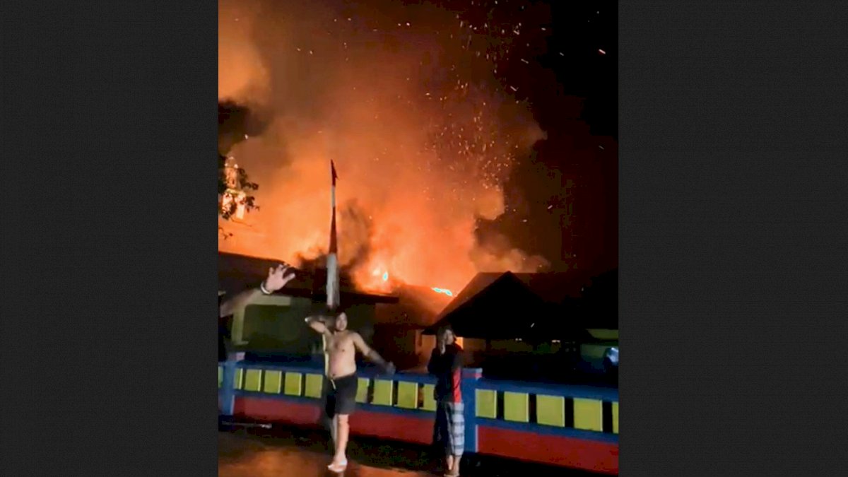 Kebakaran di Kompleks SDN 215 Tonralipue Wajo, Rumah dan Masjid Hangus Dilalap Api