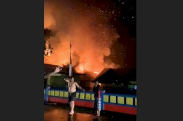 Kebakaran di Kompleks SDN 215 Tonralipue Wajo, Rumah dan Masjid Hangus Dilalap Api