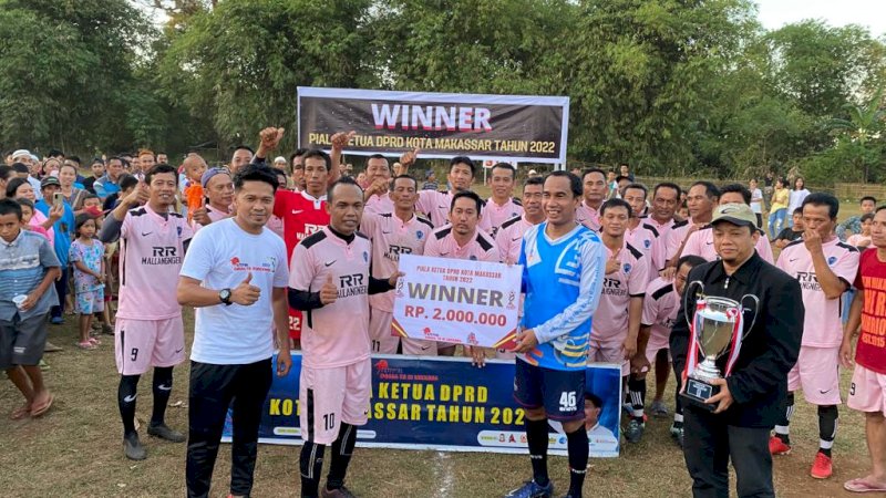 Rudianto Lallo Tutup Final Turnamen Sepakbola Piala Ketua DPRD di Lakkang