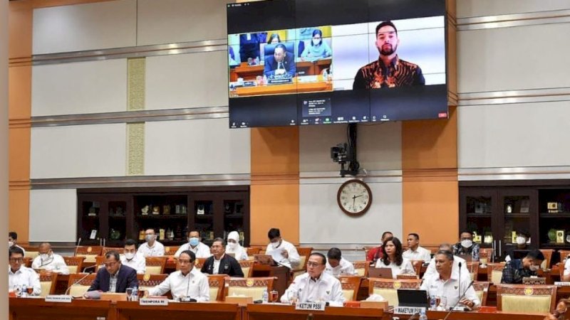 Komisi III DPR RI melakukan rapat kerja (Raker) dengan Menteri Pemuda dan Olahraga Republik Indonesia (Menpora RI) Zainudin Amali, Wakil Menteri Hukum dan HAM, Prof. Dr. Edward Omar Sharif Hiareij dan Ketua Umum PSSI, Mochamad Iriawan di Ruang Rapat Komisi III DPR, Gedung Nusantara II, Senayan Jakarta Pusat, Senin (29/8/2022). (Foto: Mochamad Iriawan)