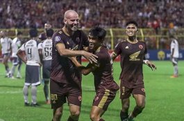 PSM Makassar Bantai Persib Bandung di Parepare