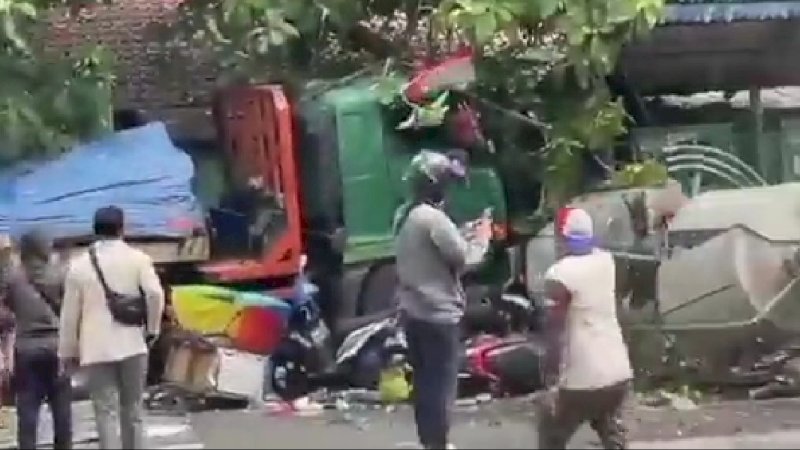 Kecelakaan maut terjadi di Bekasi (Foto: tangkapan layar video)