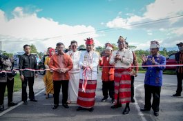 Gubernur Andi Sudirman Resmikan Ruas Batupapan - Bandara Pongtiku - Batas Torut