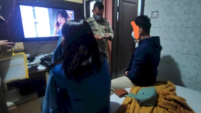Siang Bolong, 3 Pelaku Prostitusi Online Diamankan Satpol PP di Hotel