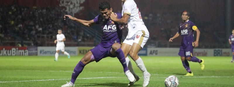 Babak I: Persik Kediri 0-0 PSM Makassar, Pluim Kartu Merah