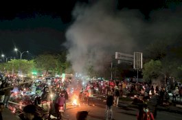 Demo Kenaikan Harga BBM di Makassar Berlangsung Hingga Malam Hari 