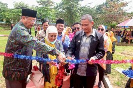 Bupati Wajo Resmikan Replika Monas di Kawasan Wisata Telaga Biru