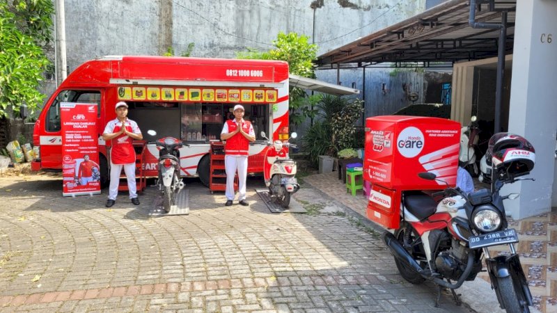 Seluruh Managemen ASMO Sulsel Turun Layani Pelanggan di Hari Pelanggan Nasional.