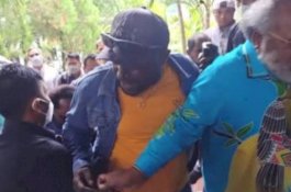 Bupati Mimika Eltinus Omaleng Ditangkap KPK di Jayapura