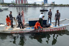 Lantamal Vl Makassar Gelar Aksi Bersih Laut di Kawasan Pantai Losari Jelang Pembukaan F8
