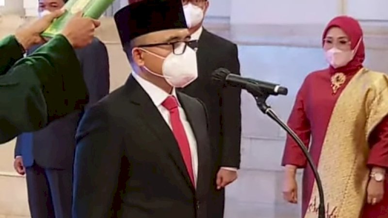 Presiden Jokowi melantik Abdullah Azwar Anas menjadi Menteri PANRB, Rabu (07/09/2022), di Istana Negara, Jakarta. (Foto: tangkapan layar video)
