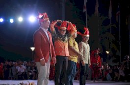 Cakep! Menparekraf dan para Kepala Daerah Berbalas Pantun di Panggung Makassar F8