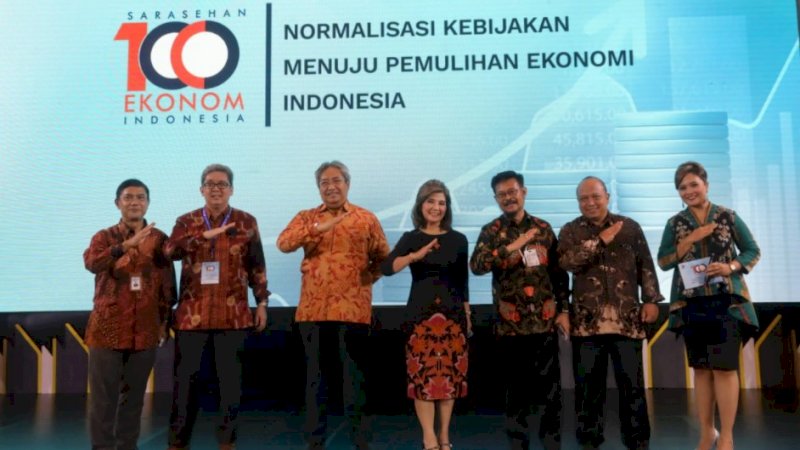 Sarasehan 100 Ekonom Indonesia 2022 di Auditorium Menara Bank Mega, Jakarta Selatan, Rabu (7/9/2022).