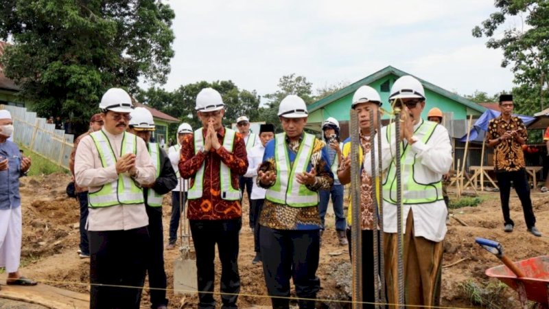 Peletakan batu pertama pembangunan rumah susun (rusun) di Kampus III Pondok Pesantren (Ponpes) As'adiyah Sengkang, Kelurahan Macanang, Kecamatan Majauleng, Jumat (9/9/2022).