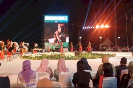 Seniman Sulteng Kenang Aksi Kemanusiaan Warga Makassar di Panggung F8 2022