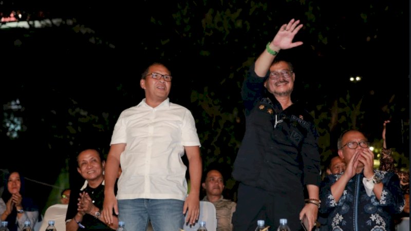 Menteri Pertanian, Syahrul Yasin Limpo (kanan), didampingi Wali Kota Makassar, Mohammad Ramdhan Pomanto (kiri).