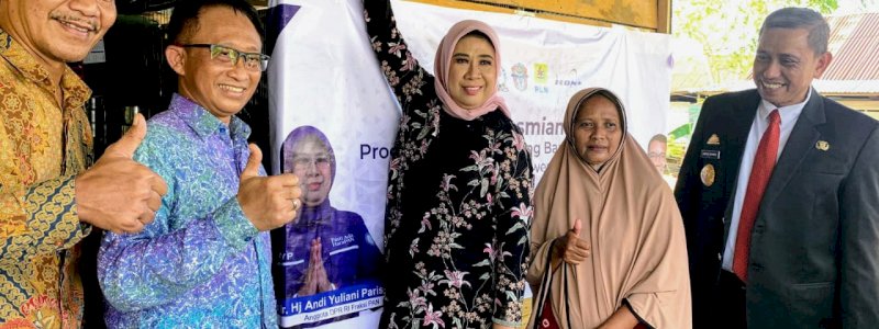 Wujudkan Macawa, Bupati Wajo Dampingi AYP Resmikan Bantuan Pasang Baru Listrik