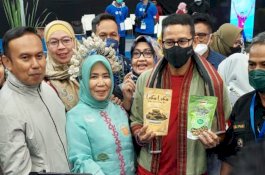 Menparekraf Kunjungi Stand Pameran Kabupaten Sidrap di JCC