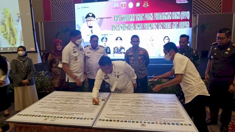 DP3A Bersama Seluruh Kepala Daerah di Sulsel Lakukan Penandatanganan Komitmen TPPO dan DRPPA 