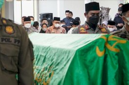 Lepas Jenazah Istri Pangerang Rahim, Taufan Pawe Sebut Djuleha Muis Sosok Hasri Ainun Parepare
