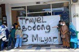 Diduga Tilap Uang Rp3 Miliar, Konsumen Seruduk Kantor SLV Travel