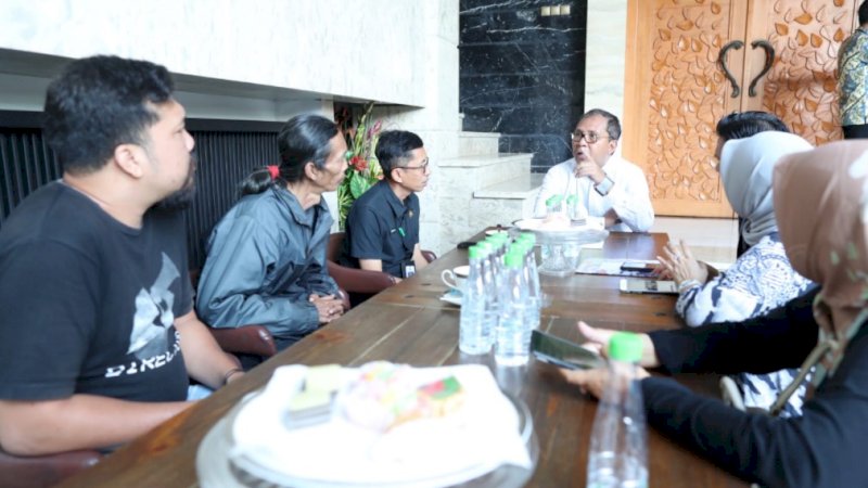 Audiensi Wali Kota Makassar, Mohammad Ramdhan "Danny" Pomanto, dengan Trinity Media, terkait pembuatan film "Anak Lorong", Jumat (16/9/), di kediaman pribadi Wali Kota Makassar, Jalan Amirullah.