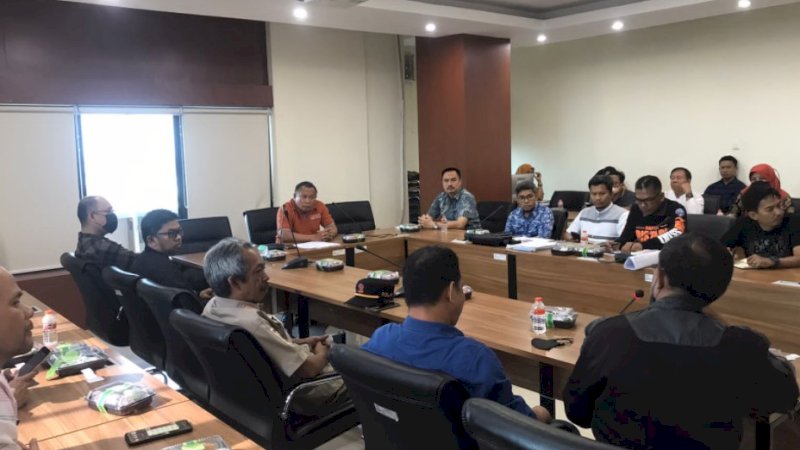 Rapat Dinas Pertanahan Makassar dan perangkat daerah terkait lingkup Pemerintah Kota Makassar soal penertiban fasilitas umum (fasum) di Country Coffee Resto (CCR), Sabtu (17/9/2022).