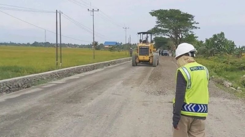 Pengerjaan long segmet pada ruas Pinrang - Rappang - Pangkajene - Batas Soppeng.