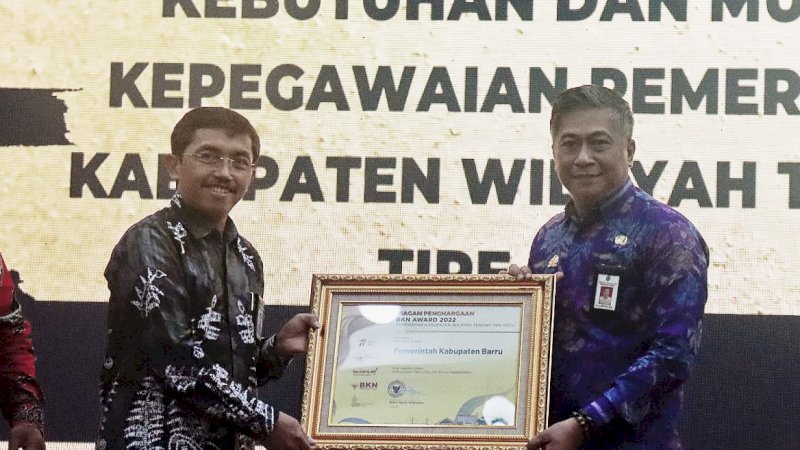 Terbaik Manajemeni ASN, Pemkab Barru Terima Dua Piagam di BKN Award