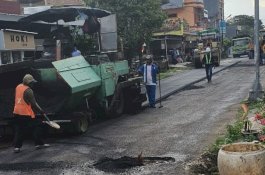 Pemeliharaan Jalan Dalam Kota Pangkajene Disambut Gembira Warga