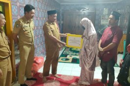 Ibunya Ditemukan Gantung Diri, Gubernur Berikan Tabungan Beasiswa Kepada Dua Anak di Pinrang