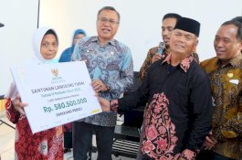 Muslimin Bando Kukuhkan 52 Pengelola UPZ Pemda Enrekang
