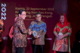 Taufan Pawe Terima Penghargaan KDI