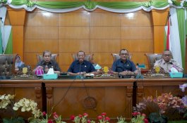 Rapat Paripurna Dengan DPRD, Bupati Dollah Mando: Kami Apresiasi dan Sependapat untuk Dilakukan Pencermatan Bersama