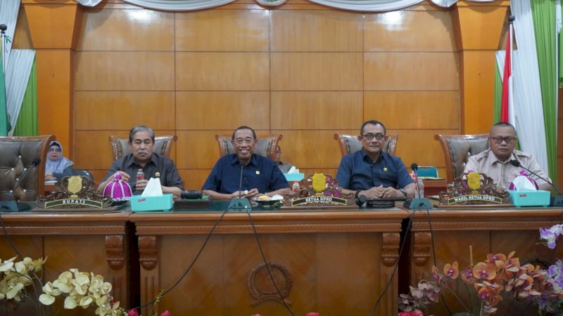 Rapat Paripurna Dengan DPRD, Bupati Dollah Mando: Kami Apresiasi dan Sependapat untuk Dilakukan Pencermatan Bersama 