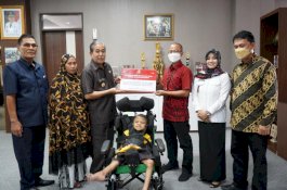 Bupati Sidrap Serahkan Bantuan Atensi Kemensos Tahap II Rp378,4 Juta