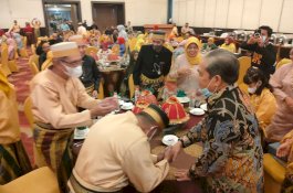 Sarat Kekeluargaan, Dollah Mando Sapa Perantau Asal Sidrap di Pelantikan Pengurus Kebugis Kendari