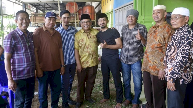 Kunjungan Ilham Arief Sirajuddin (IAS) di posko yang berlokasi di Lingkungan Pa'bentengan, Kelurahan Panrannuangku, Kecamatan Pattalassang, Kabupaten Takalar, Sabtu (24/9/2022). 