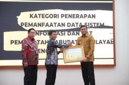 Gowa Terima Penghargaan Penerapan Pemanfaatan Data Sistem Informasi dari BKN