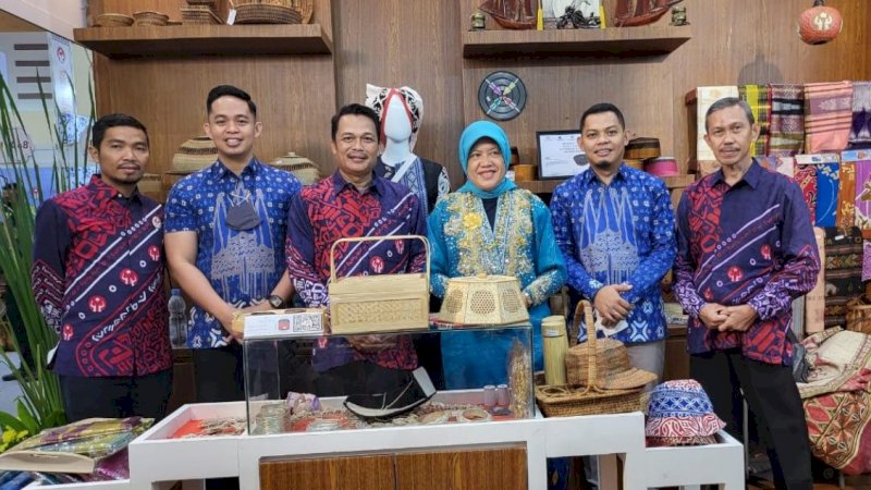 Karya kerajinan Barru masuk di jejeran produk lokal stan Provinsi Sulawesi Selatan (Sulsel) pada Pameran Kerajinan Nusantara, Kriya Nusa.
