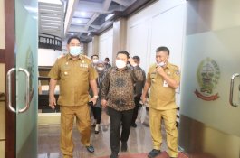 Bersama KPK, Sekda Sulsel Pimpin Rapat Evaluasi Capaian MCP Semester I