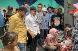 Peduli Sesama, Perumda Air Minum Kota Makassar Kunjungi Korban Kebakaran di Tallo