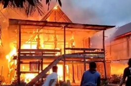Rumah Terbakar, Warga Mengaku Sempat Lihat Petir