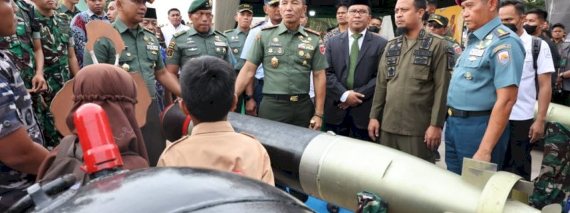 Wali Kota Makassar Ajak Warga Mengenal Alutsista TNI