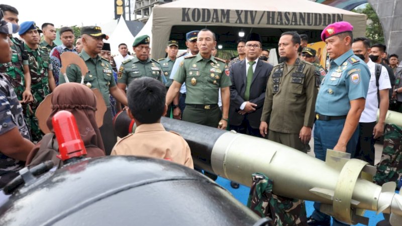 Gelaran pameran Alat Utama Sistem Persenjataan (Alutsista) yang diadakan di Anjungan Pantai Losari, Jumat (30/9/2022).