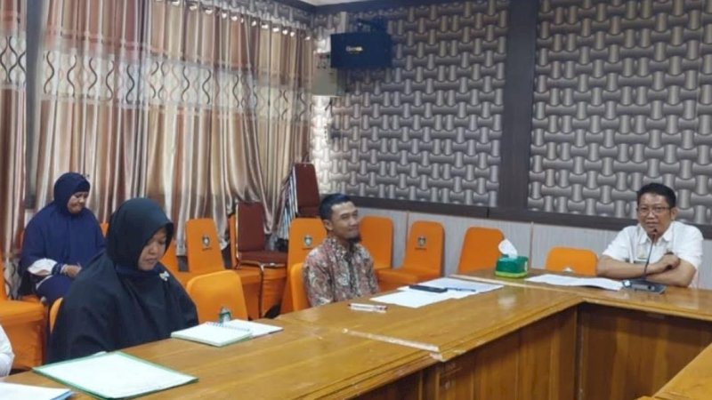 Sekretaris Badan Perencanaan Pembangunan Daerah (Bappeda) Kota Parepare, Zulkarnaen Nasrun, menerima kunjungan dari Pustral Universitas Gadjah Mada di Ruang Rapat Bappeda Parepare, Kamis (29/9/2022).