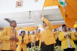 Ingatkan Kepatuhan Saat Lantik Pengurus Golkar Lutim, Taufan Pawe: Cadangkan Jika Ada Keder Seperti Itu
