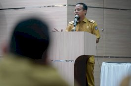 Gubernur Andi Sudirman Sulaiman Beraktivitas Dengan Menggunakan Mobil Listrik