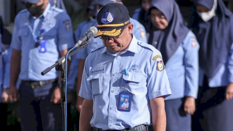 Dirut PDAM Makassar, Beni Iskandar pimpin Apel Pagi di lapangan upacara Perumda Air Minum Kota Makassar jl. Ratulangi no. 3 Makassar. Senin.(1/10/22).